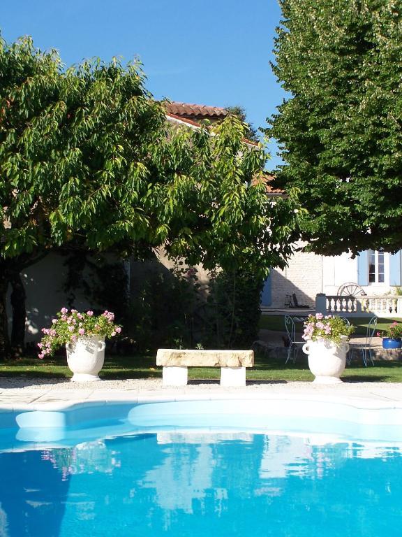 Le Four A Pain Otel Saint-Jean-dʼAngély Dış mekan fotoğraf