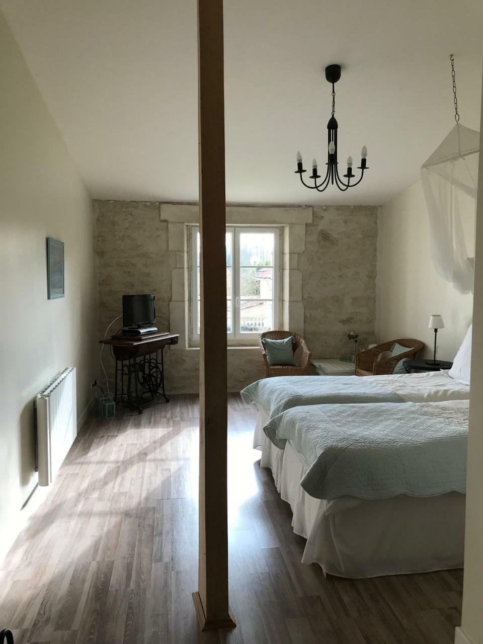 Le Four A Pain Otel Saint-Jean-dʼAngély Dış mekan fotoğraf